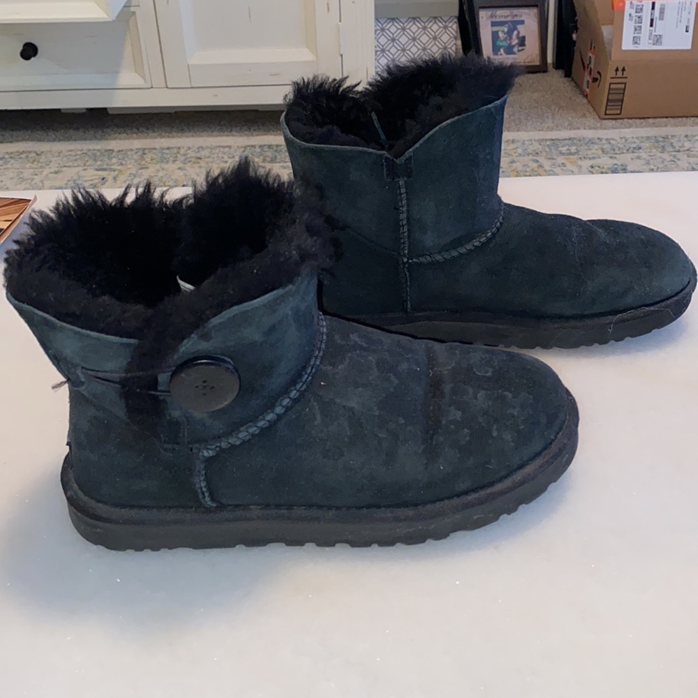 Mini Bailey Button UGG boots - Picture 5 of 9